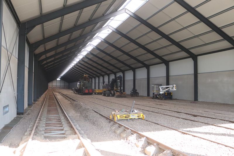 BAM Stopmachine met het fabrieksnummer 1214 en het UIC-nummer 99 84 942 8 702-7.